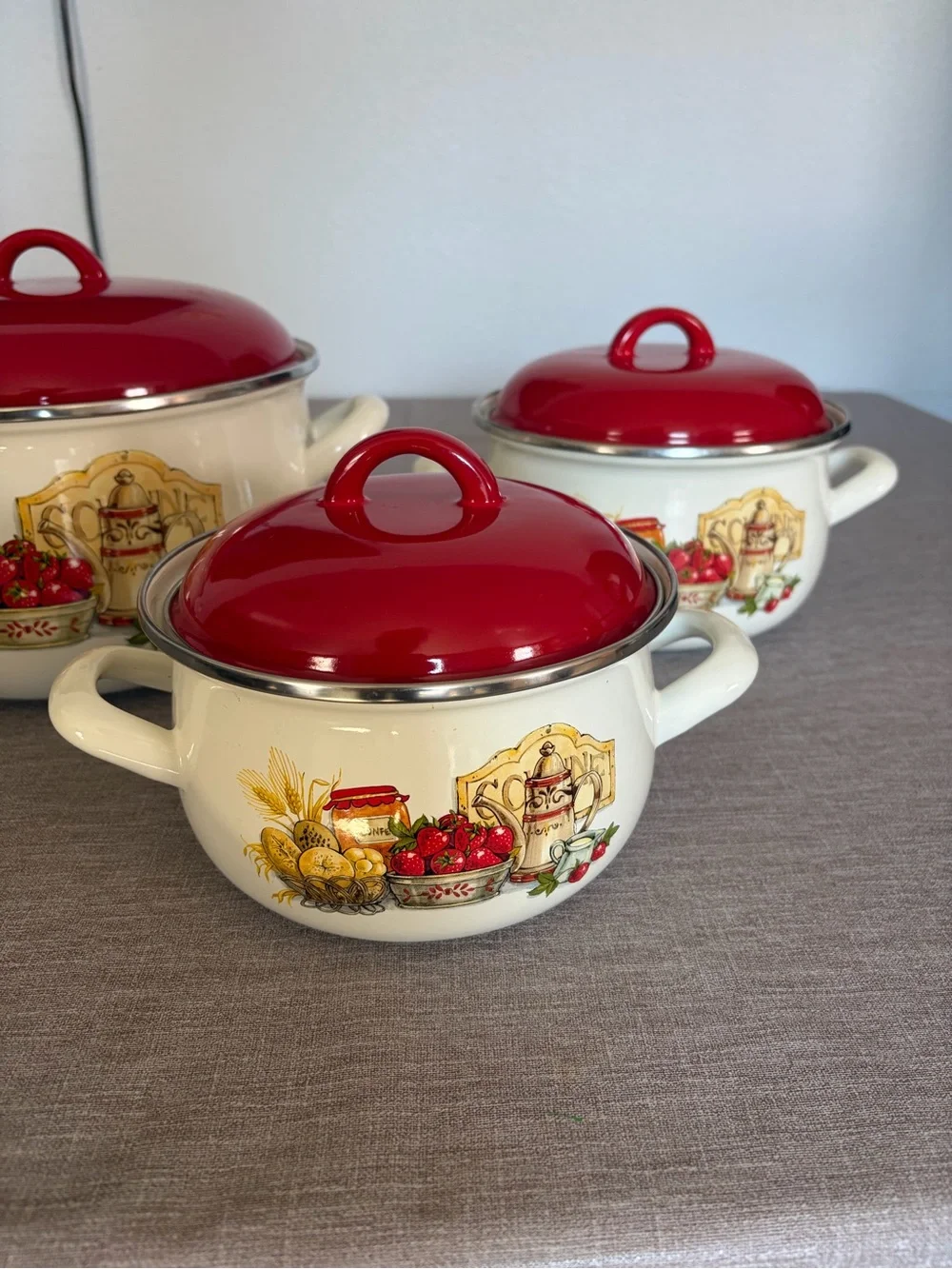 3-Piece Cream Ceramic Stockpot Set with Red Lids